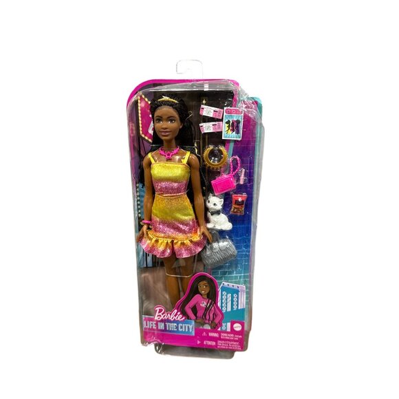 Barbie "Brooklyn" Roberts Broadway Playset - Picture 2 of 8